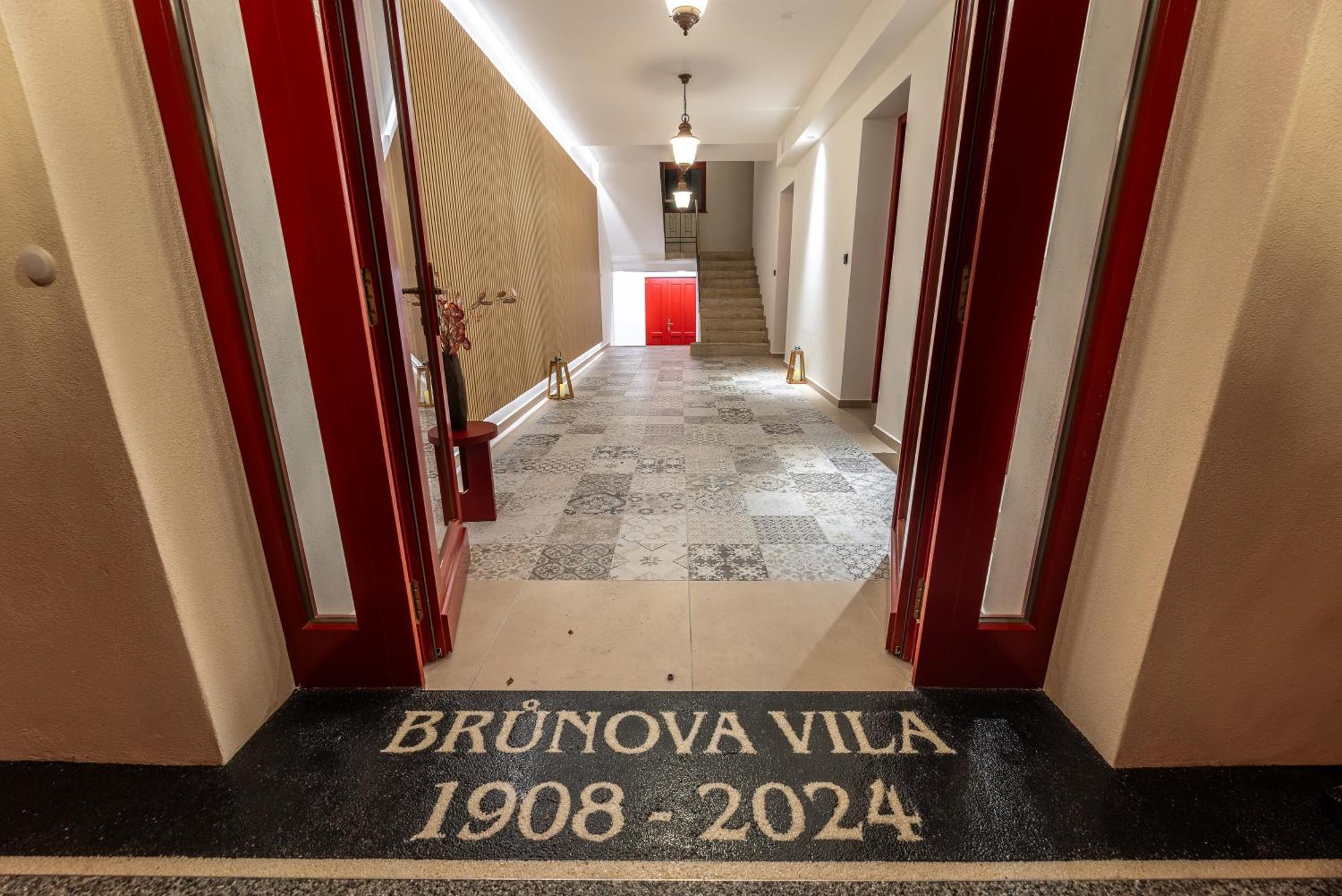 Brunova Vila Plavy Buitenkant foto